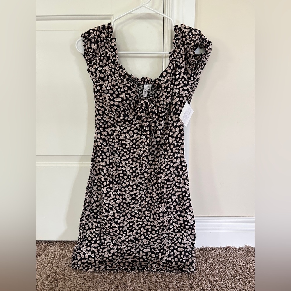 Daises floral print mini dress with stretch detail size m